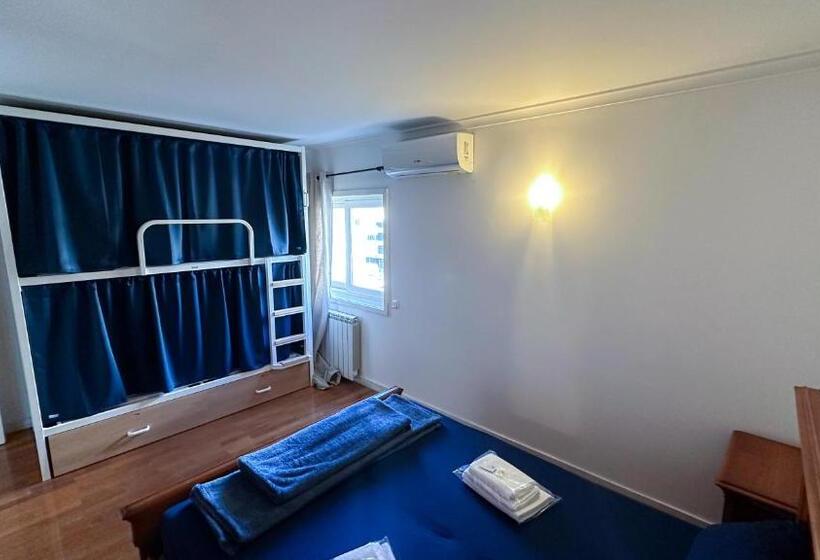 غرفة عائلية, Vhostel