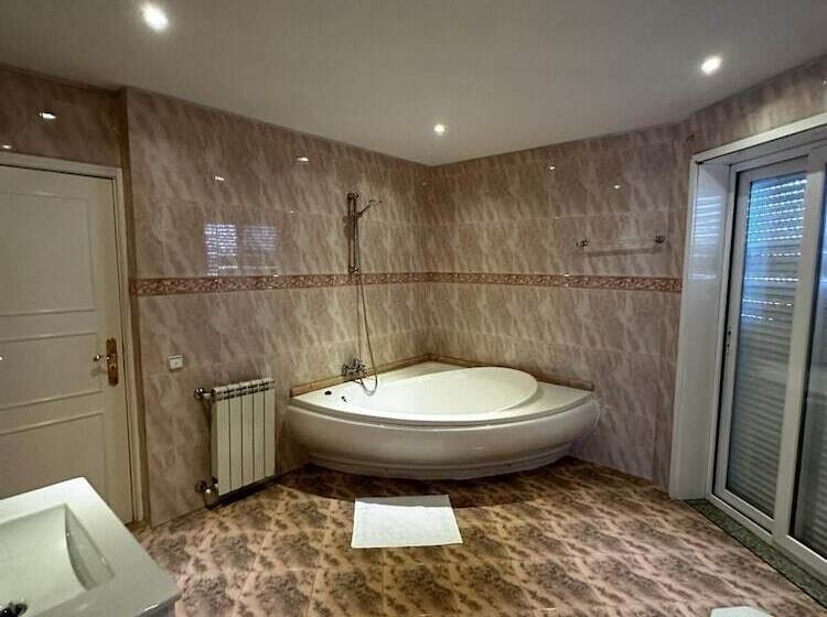 غرفة عائلية, Vhostel