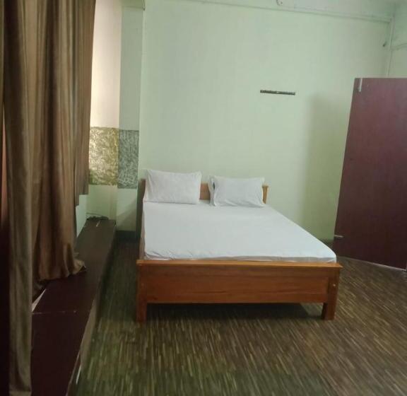 エコノミートリプルルーム, Easy Stay Eranhipalam