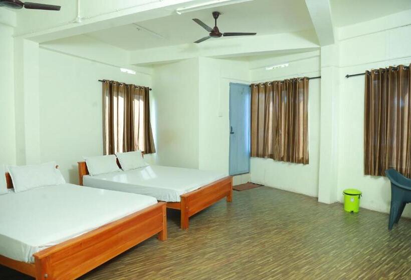 スタンダード４人部屋, Easy Stay Eranhipalam