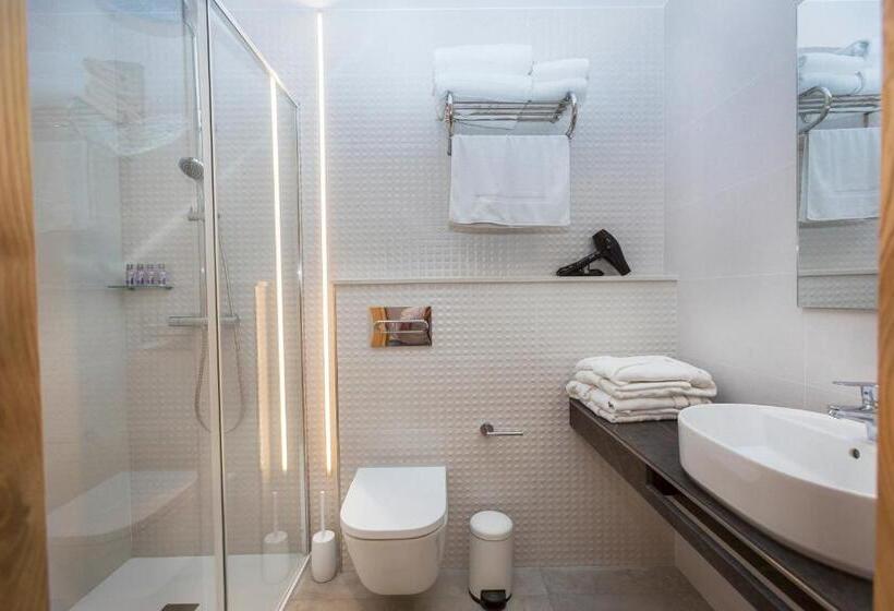 ガーデンビュースタンダードルーム, A De Lucía