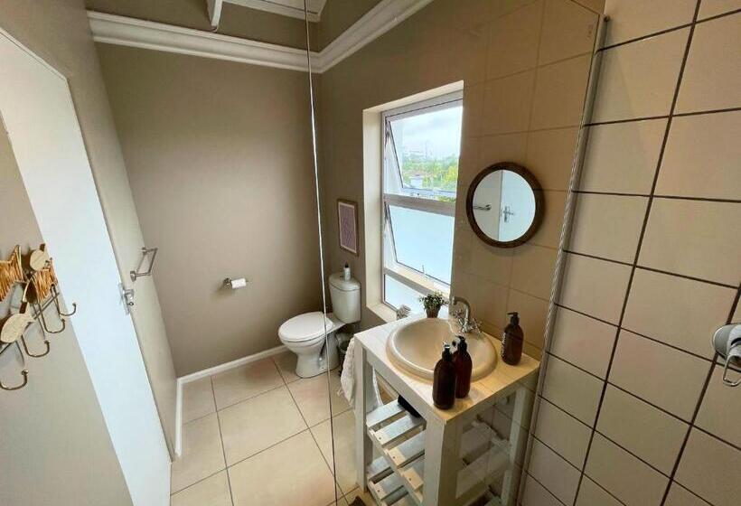 חדר סטנדרט עם מרפסת, Calm Waters Guesthouse