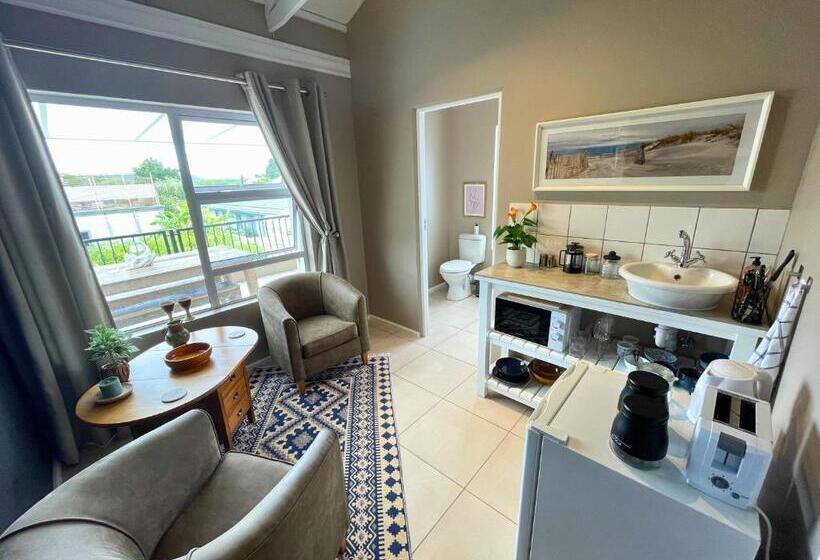 חדר סטנדרט עם מרפסת, Calm Waters Guesthouse