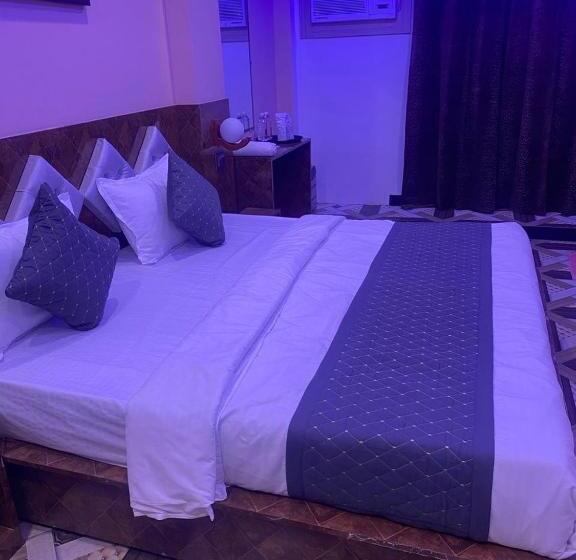 اتاق لوکس, Shri Murari Relax Inn Pg