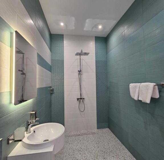 غرفة عائلية, Villa Geronimo