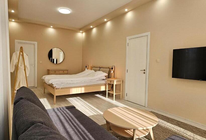 غرفة عائلية, Villa Geronimo