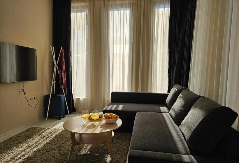 غرفة عائلية, Villa Geronimo