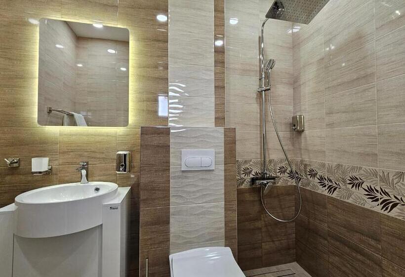 غرفة قياسية ثلاثية, Villa Geronimo