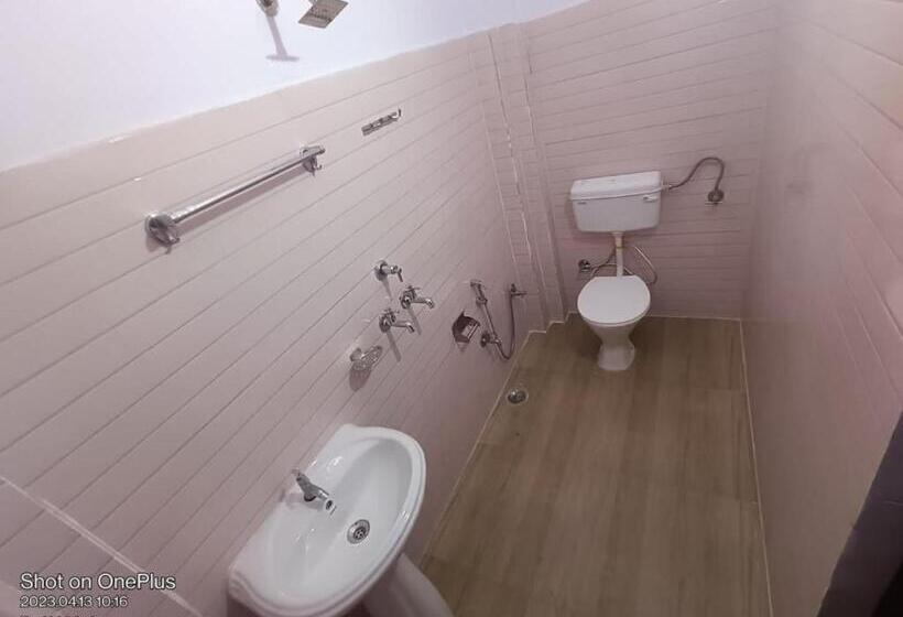 غرفة قياسية رباعية, Abhishek Hotel , Sonprayag