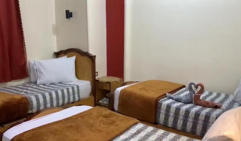 اتاق سهنفرۀ استاندارد با سرویس بهداشتی بیرون از اتاق, Abo Elwafa