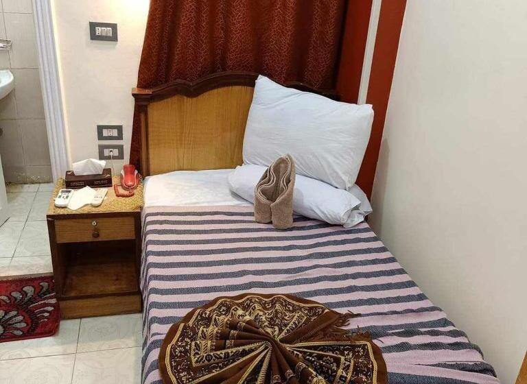 اتاق استاندارد یک نفره, Abo Elwafa