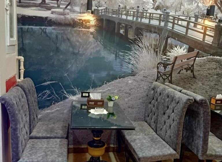 اتاق سهنفرۀ استاندارد با سرویس بهداشتی بیرون از اتاق, Abo Elwafa