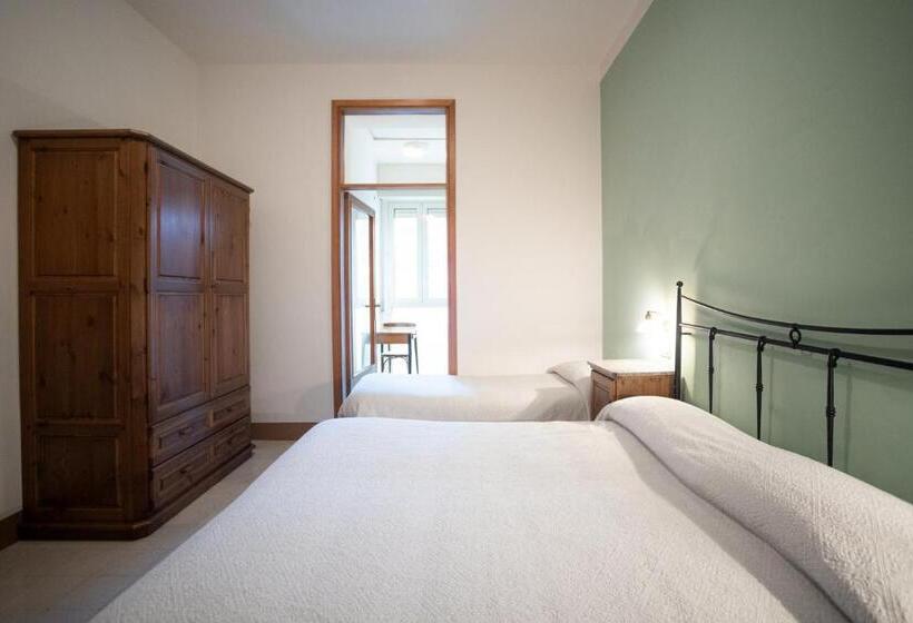 חדר סטנדרט לארבעה, Leon D Oro