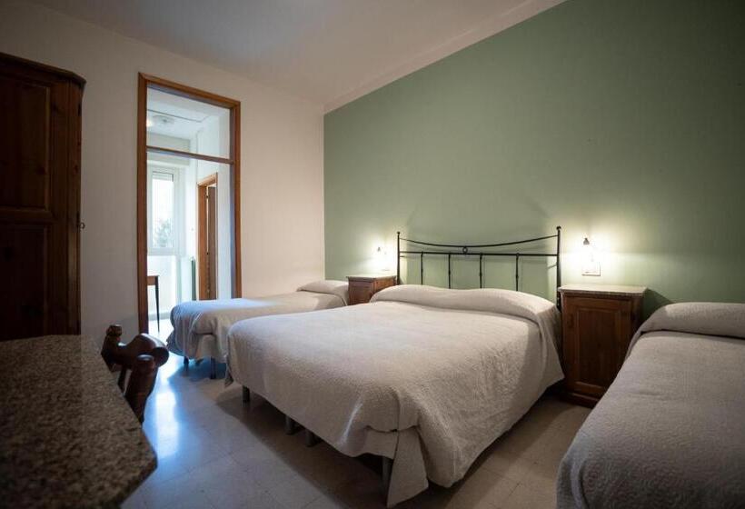 חדר סטנדרט לארבעה, Leon D Oro