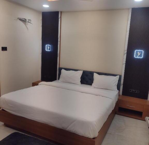 Номер Deluxe, Sadashiv