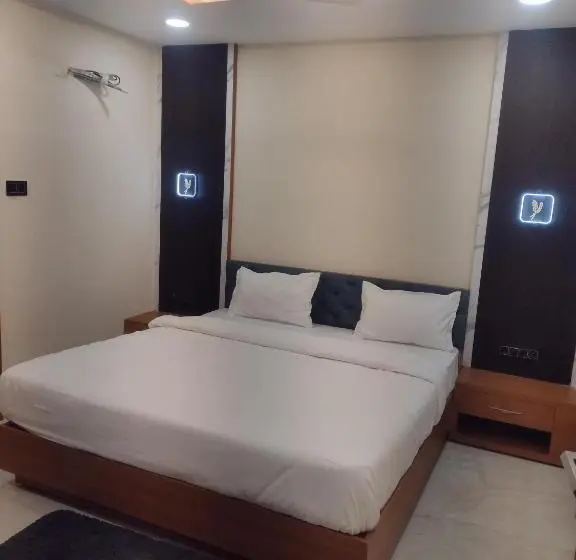 Chambre Deluxe, Sadashiv