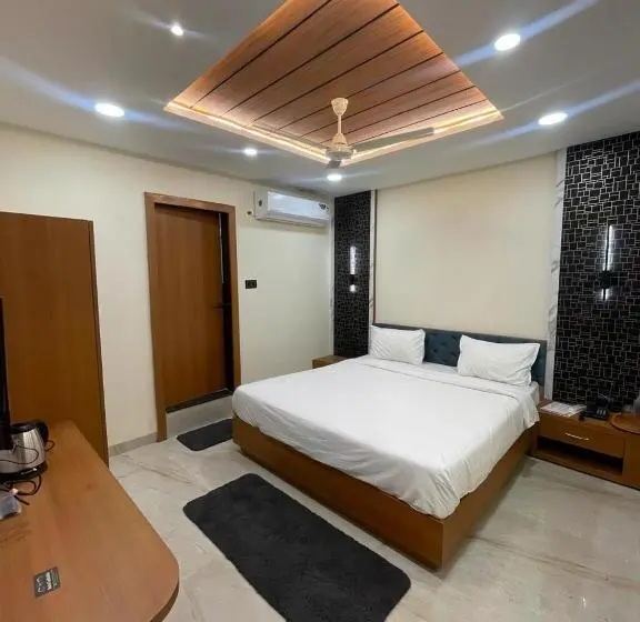 Chambre Deluxe, Sadashiv