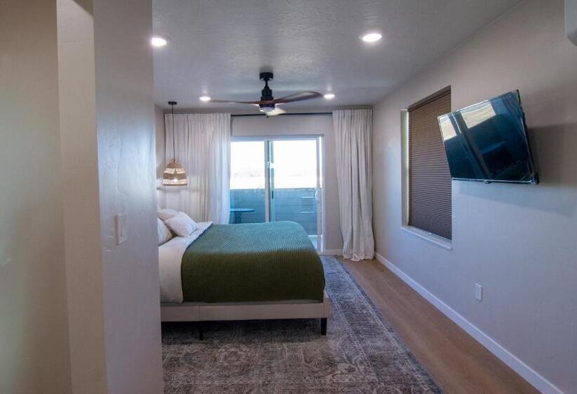 غرفة قياسية سرير كينج, Caldwell Cliff Swallow Guest House