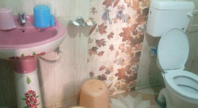 Quarto Familiar Deluxe, Veerbhadra