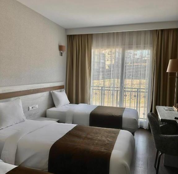 غرفة قياسية ثلاثية, Kanyon Vadi̇