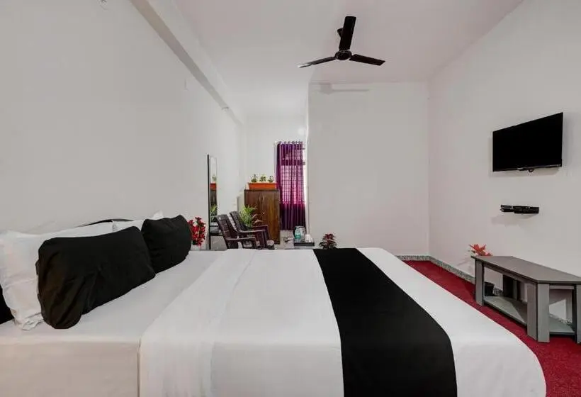 3 Bett Klassisches Zimmer, Shravanya Comforts