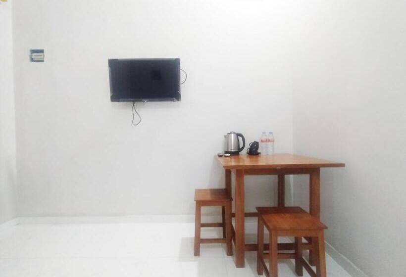 Номер Deluxe, Reddoorz Syariah Near Stasiun Purwokerto