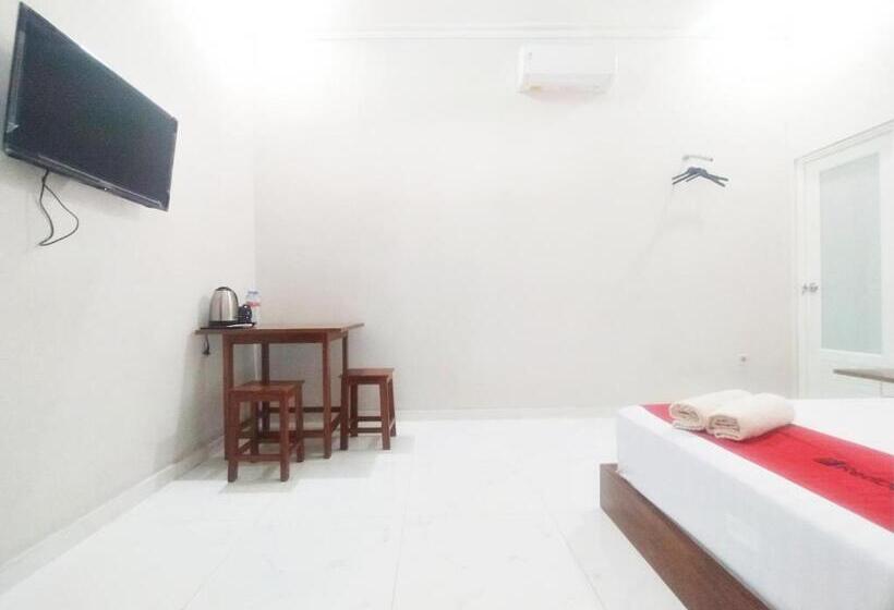 Номер Deluxe, Reddoorz Syariah Near Stasiun Purwokerto