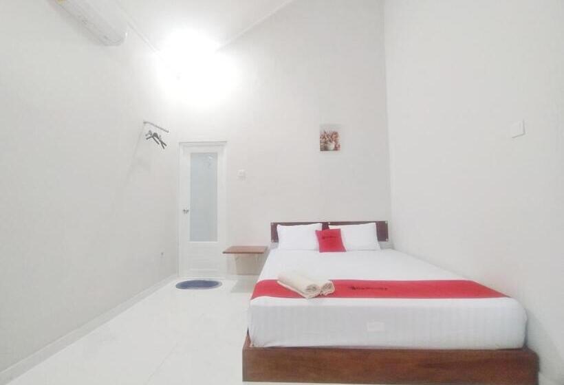 Номер Deluxe, Reddoorz Syariah Near Stasiun Purwokerto