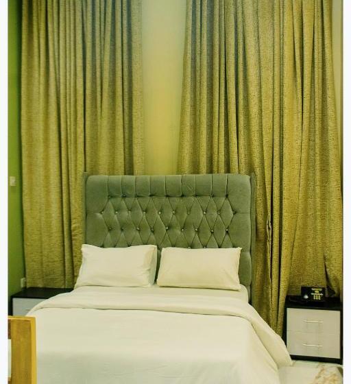 اتاق لوکس با تخت بزرگ, House 7a