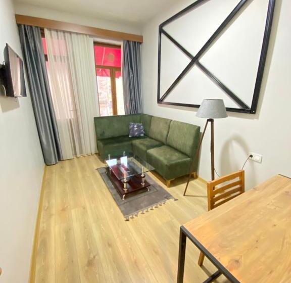 발코니가 있는 스위트, Cozy Suite With Balcony   On The Kadıköy Seaside