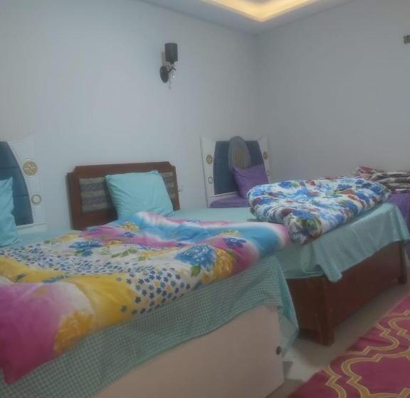 اتاق استاندارد سه نفره, Giza City