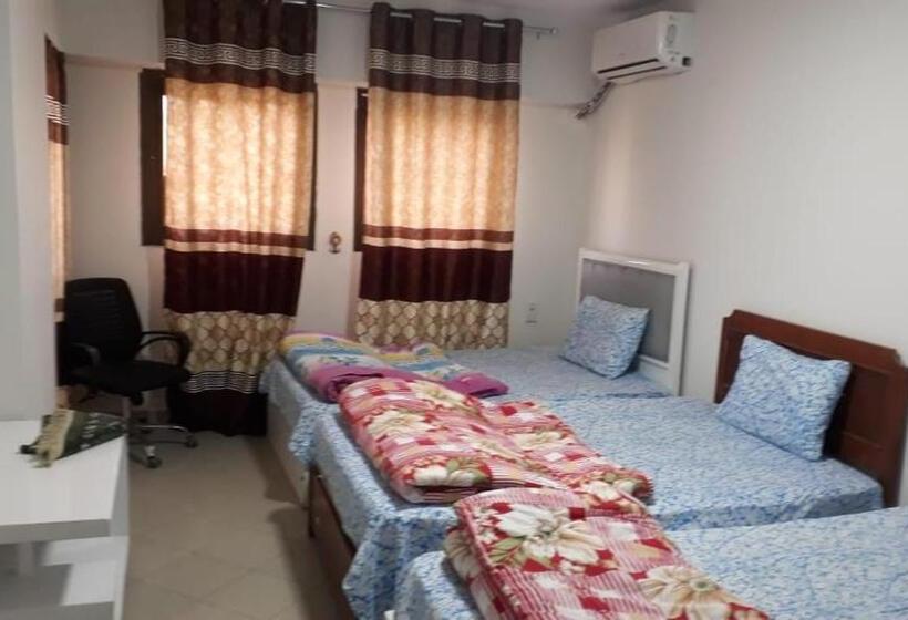اتاق استاندارد سه نفره, Giza City