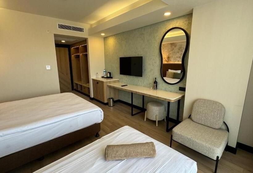 اتاق استاندارد سه تخته با چشمانداز استخر, Vox Maris Resort