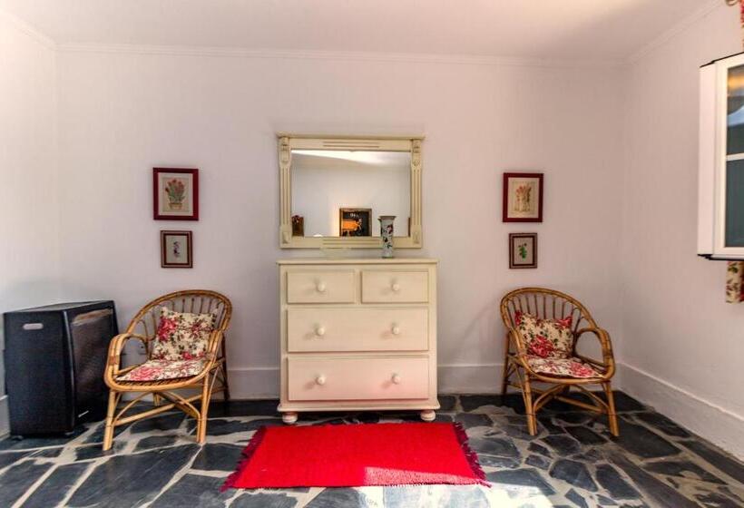 חדר סטנדרט נוף לבריכה, Casa Do Ginjal By Naturalegre