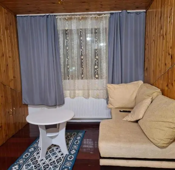 Camera Standard, Casa Giubega