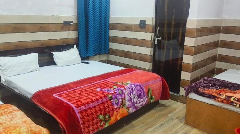 Quarto Familiar Deluxe, K.d.dham Near Prem Mandir