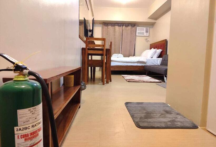 استودیو استاندارد با چشمانداز استخر, Tower 3 421 Pool View