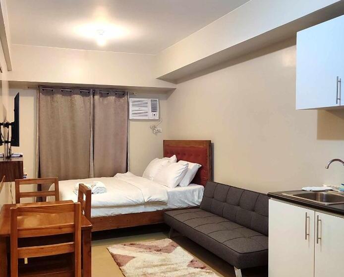 استودیو استاندارد با چشمانداز استخر, Tower 3 421 Pool View