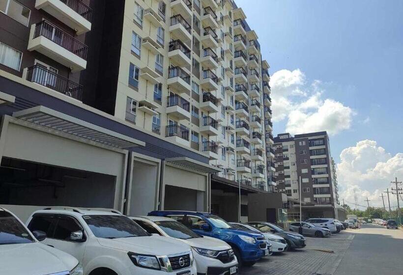 استودیو استاندارد با چشمانداز استخر, Tower 3 421 Pool View