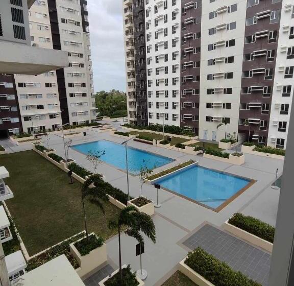 استودیو استاندارد با چشمانداز استخر, Tower 3 421 Pool View