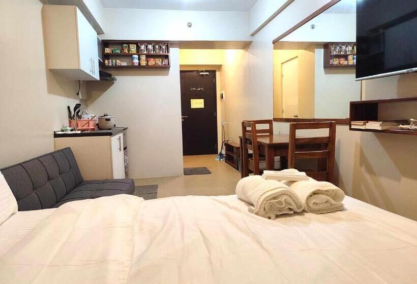 استودیو استاندارد با چشمانداز استخر, Tower 3 421 Pool View