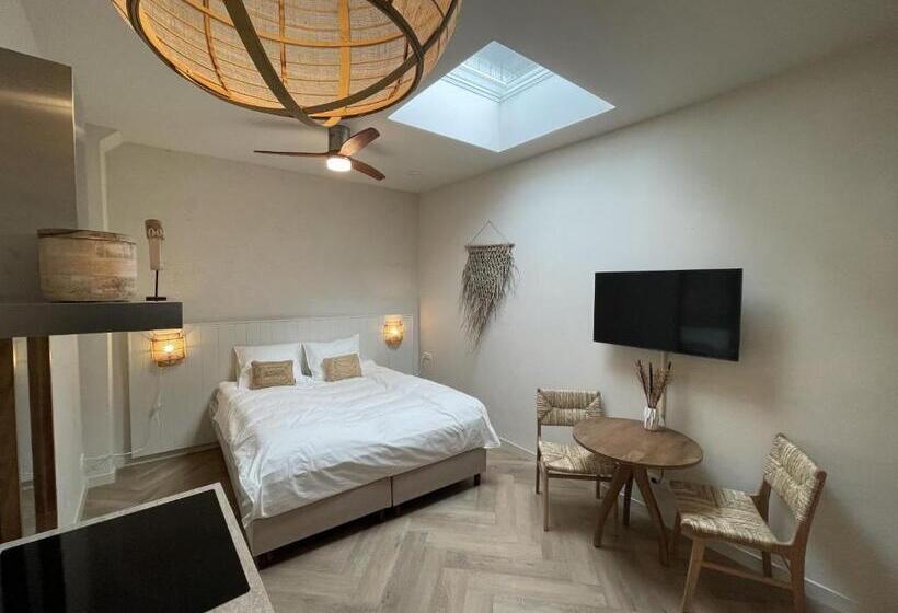 Standard Szoba King Size Bed, Grapèlli Boutique