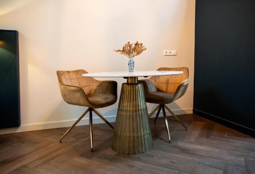 Номер Deluxe Кровать Кинг, Grapèlli Boutique