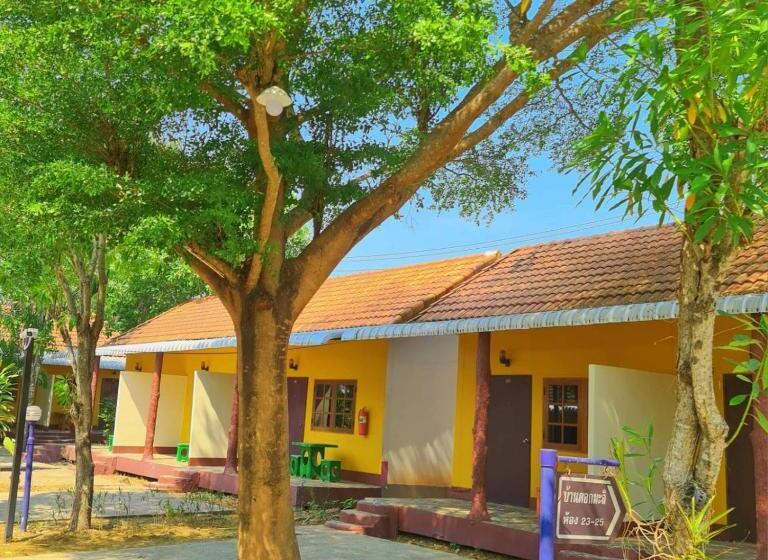 Habitación Estándar, โรงแรมวรรณิดา การ์เด้น รีสอร์ท