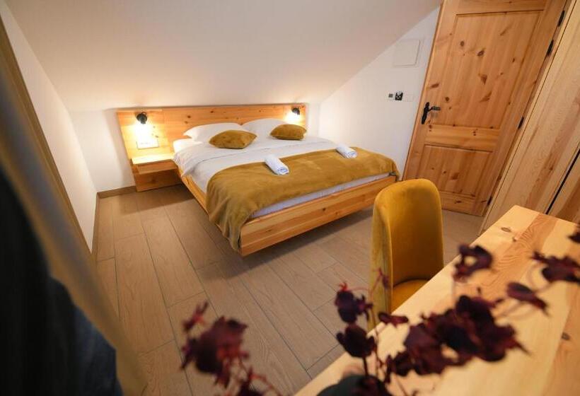 اتاق اکونومی, Vila Ana