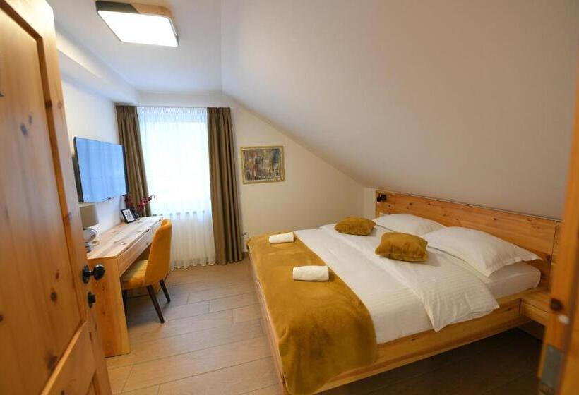 اتاق اکونومی, Vila Ana