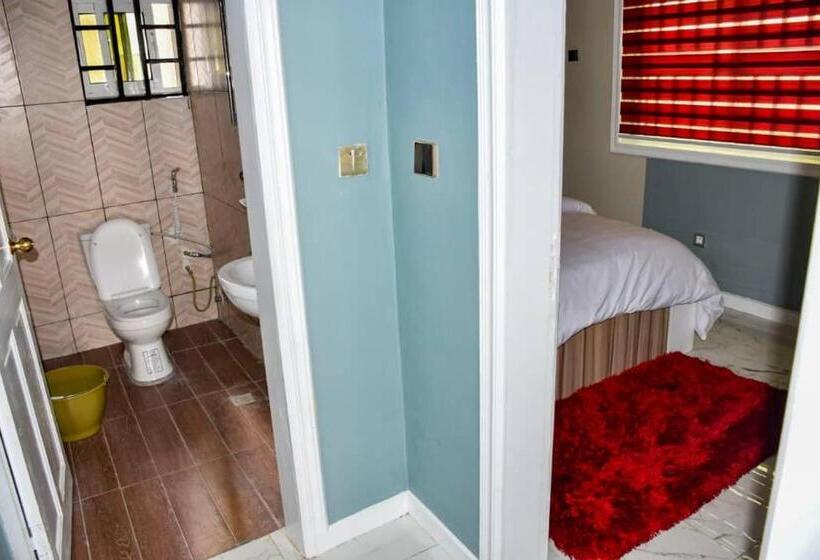 1 Schlafzimmer Apartment mit Balkon, Movomo Limbe