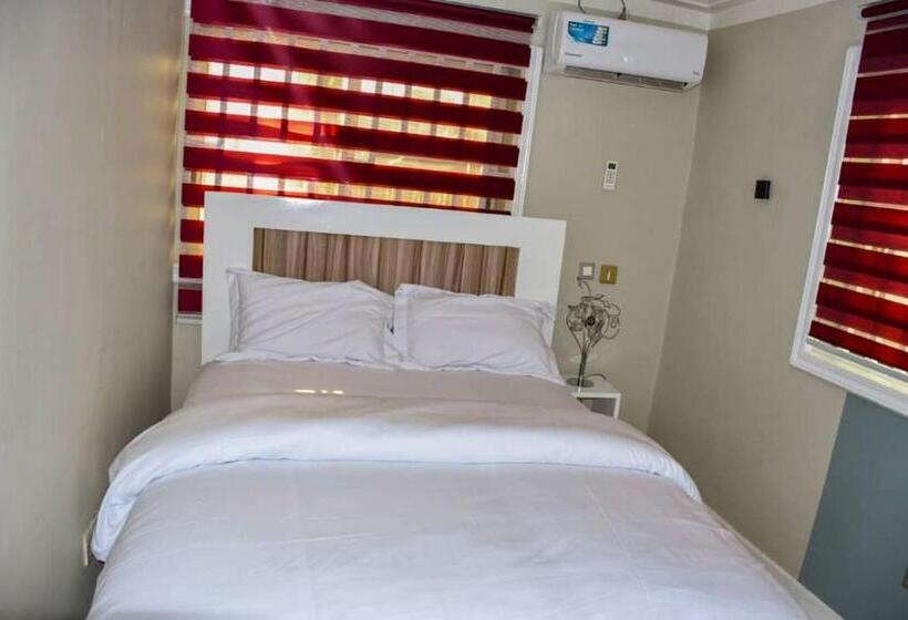 1 Schlafzimmer Apartment mit Balkon, Movomo Limbe