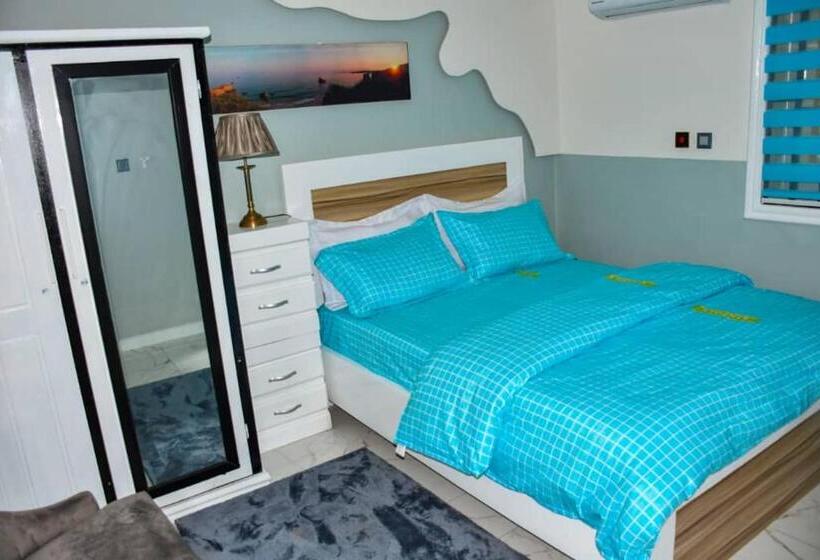 1 Schlafzimmer Apartment mit Balkon, Movomo Limbe