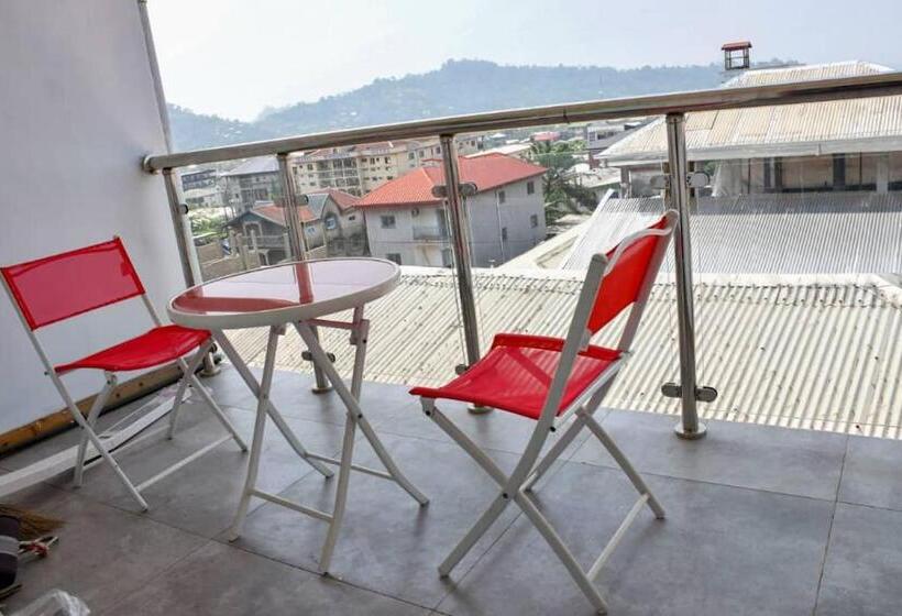 1 Schlafzimmer Apartment mit Balkon, Movomo Limbe